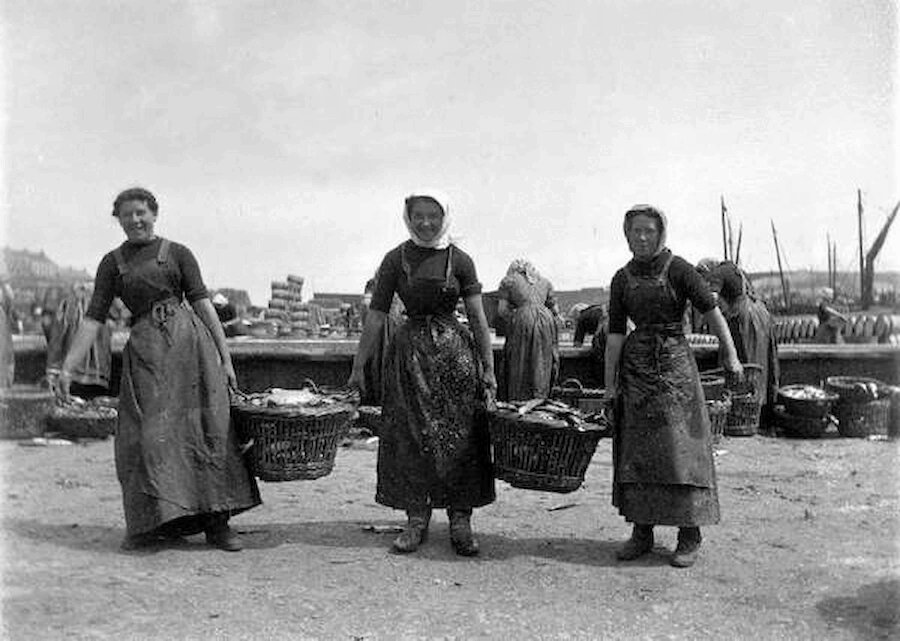 Herring Gutters c. 1908-1910. Photograph by Rev. G. Forbes (image from Shetland Museum & Archives - used with permission)