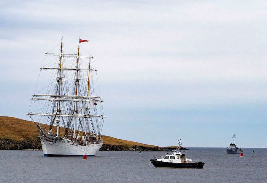 The tall ship Statsraad Lemkuhl, with the Hitra astern, approach Scalloway (Courtesy Davy Cooper)