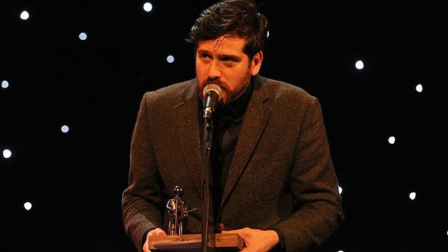 Kris Drever accepts the BBC Radio 2 Folk Singer of the Year award (Courtesy BBC Radio 2)