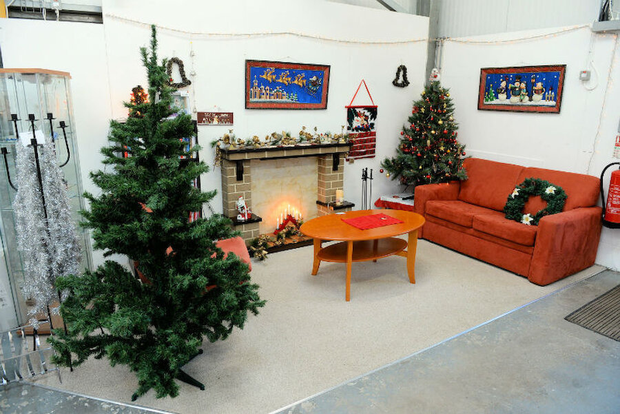 The room setting, with a Christmas theme (Courtesy Alastair Hamilton)