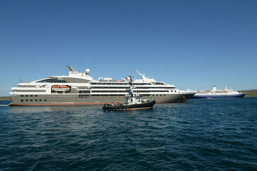 The port sometimes hosts two liners on the same day (Courtesy Alastair Hamilton)