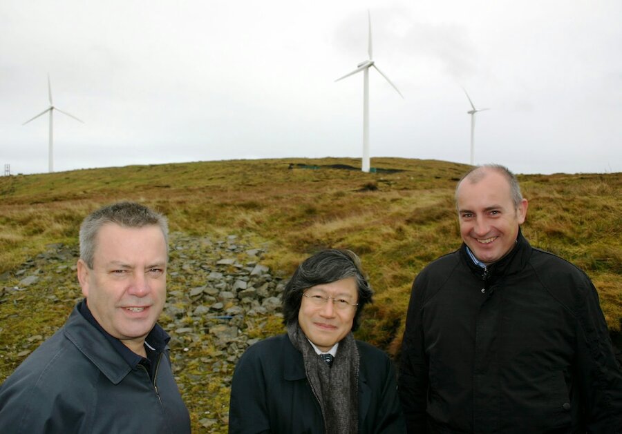 From left: Angus Ward of Shetland Aerogenerators talks turbines with Mr Kitaoka and Aaron Priest of Viking Energy.