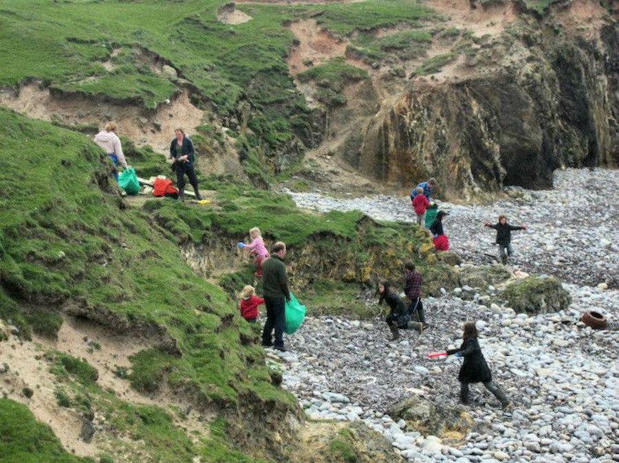 The community on Fair Isle – home of the Marine Environment and Tourism Initiative – is also very active when the time comes for the Voar Redd-Up. Here, children from the primary school are helping clear one of the island’s beaches.