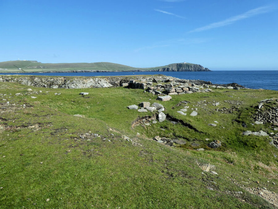 The remains of another fort, a little way north of the Ness of Burgi (courtesy Alastair Hamilton)