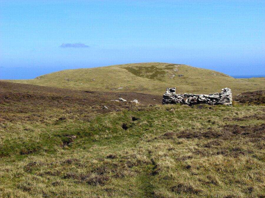 The remains of an old croft at Fladdabister