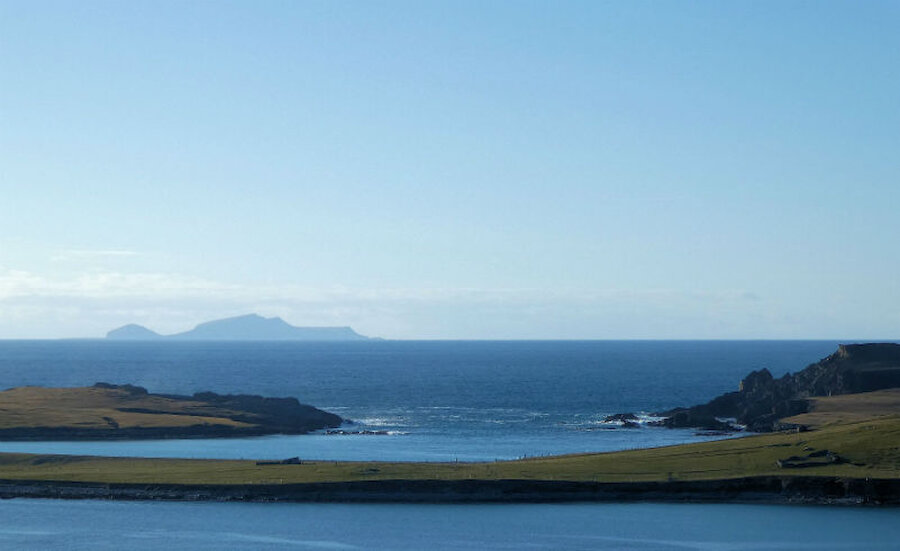 The bay at Minn, West Burra, with Foula on the horizon (Courtesy Alastair Hamilton)