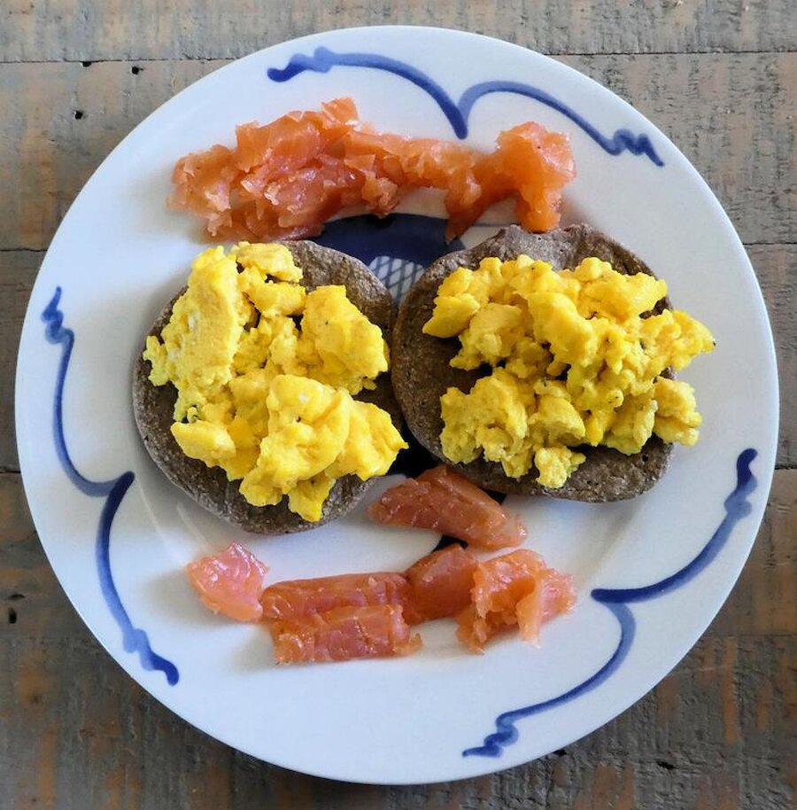 Smoked salmon with scrambled eggs and flatbreads. | Alastair Hamilton