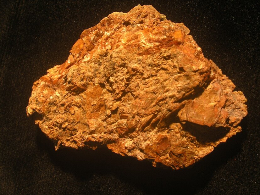 Pyroaurite detail