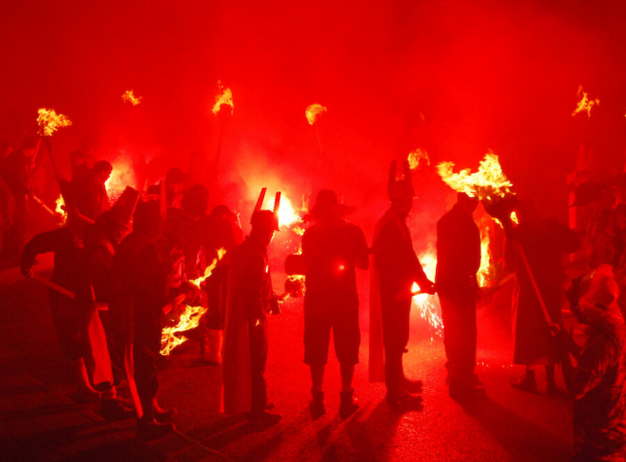 Lighting the torches at the Lerwick Up Helly Aa (Courtesy Alastair Hamilton)