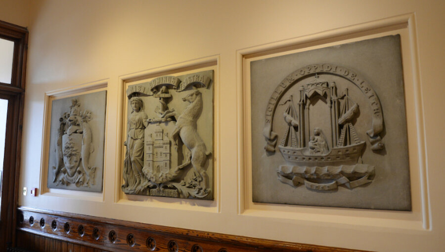 Stone plaques featuring Scottish cities' coats of arms decorate the entrance lobby (Courtesy Alastair Hamilton)