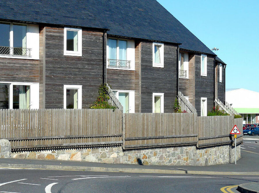 An elegant curve, following the main road, and the gently darkening Siberian larch finish are two distinctive features of the development at Da Vadill (Courtesy Richard Gibson Architects)