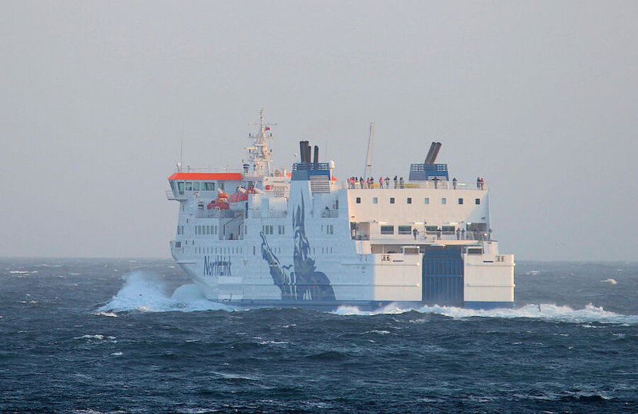MV Hrossey at sea, steaming into a brisk south-easterly breeze (Courtesy Alastair Hamilton)