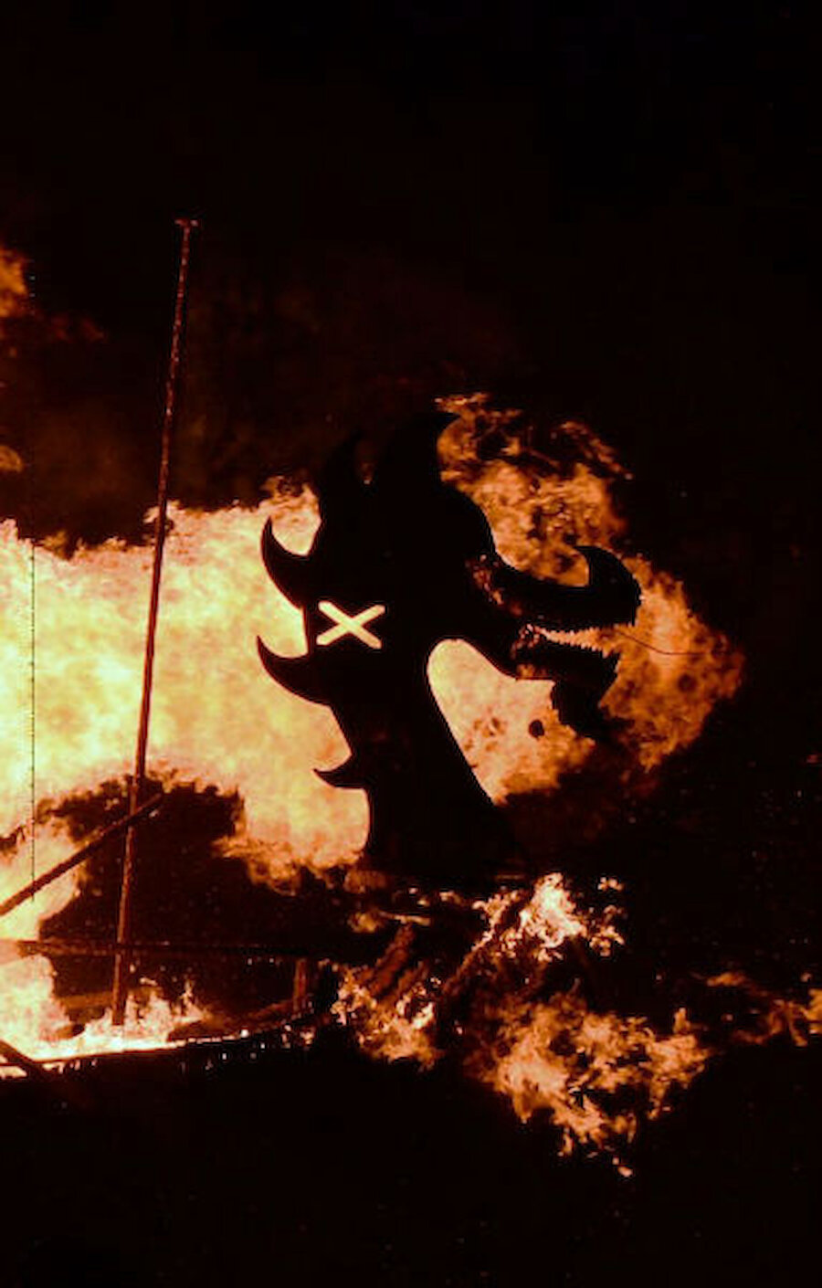 A Scottish saltire is revealed as the dragon head burns (Courtesy Alastair Hamilton)