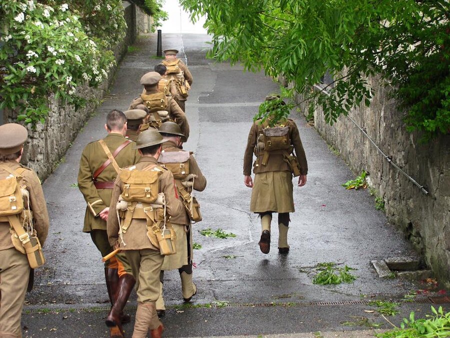 Soldiers on Cockatoo Brae, Lerwick. (Courtesy Lisa Ward)