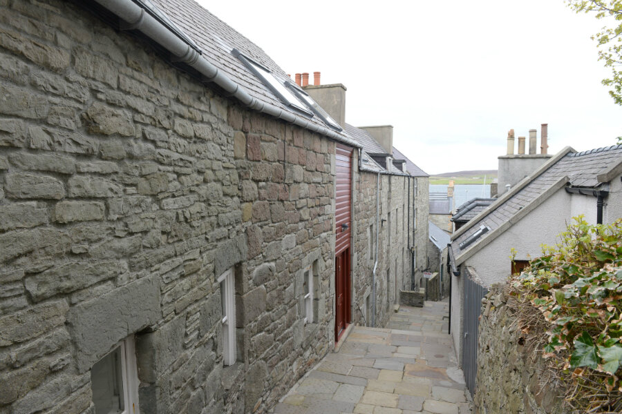 Reform Lane, Lerwick, today: in the 1970s, all these buildings were derelict but have since been restored.